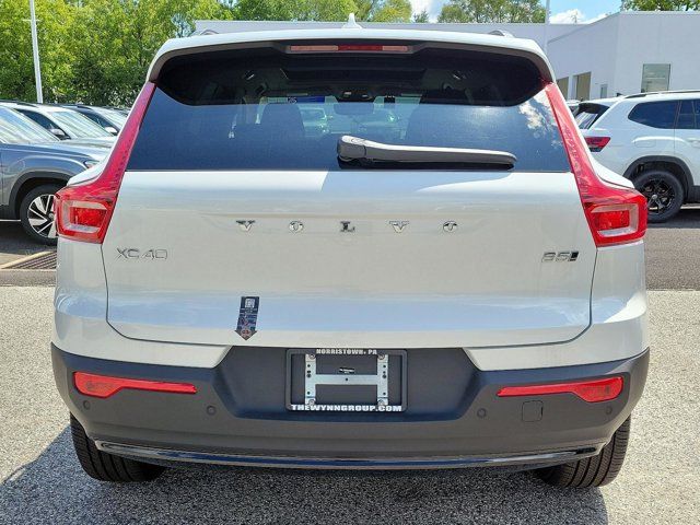 2025 Volvo XC40 Plus Dark Theme