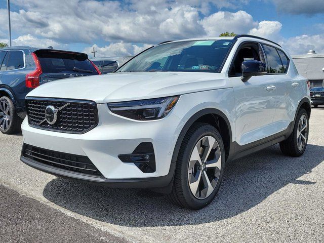 2025 Volvo XC40 Plus Dark Theme