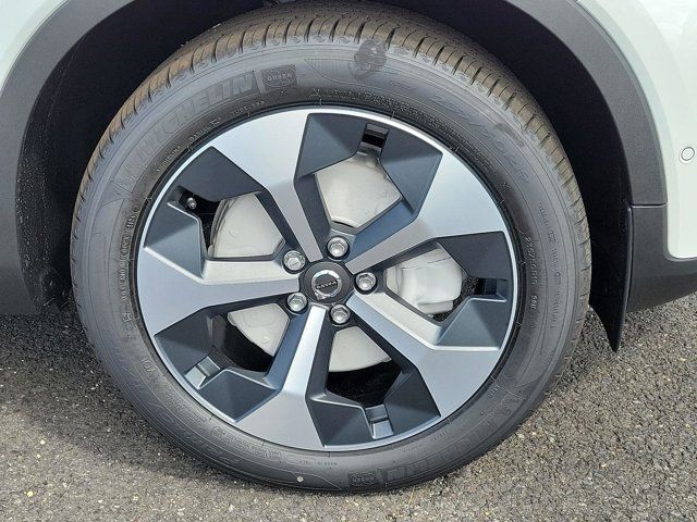 2025 Volvo XC40 Plus Bright Theme
