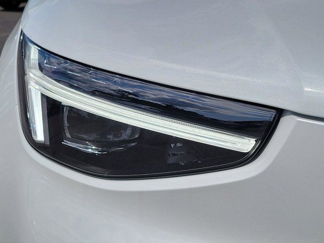 2025 Volvo XC40 Plus Bright Theme