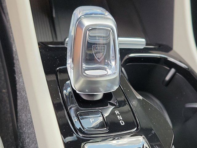 2025 Volvo XC40 Plus Bright Theme