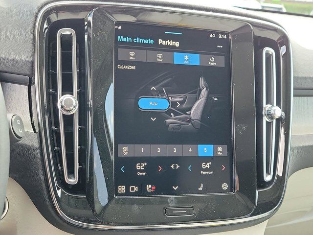 2025 Volvo XC40 Plus Bright Theme