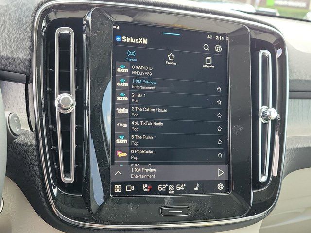 2025 Volvo XC40 Plus Bright Theme