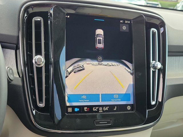 2025 Volvo XC40 Plus Bright Theme