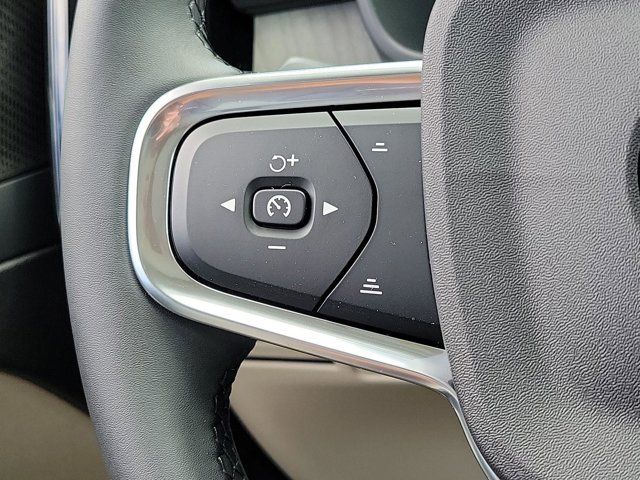 2025 Volvo XC40 Plus Bright Theme