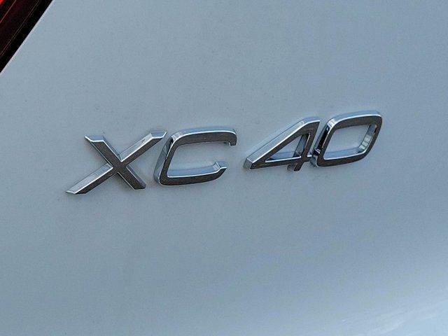 2025 Volvo XC40 Plus Bright Theme
