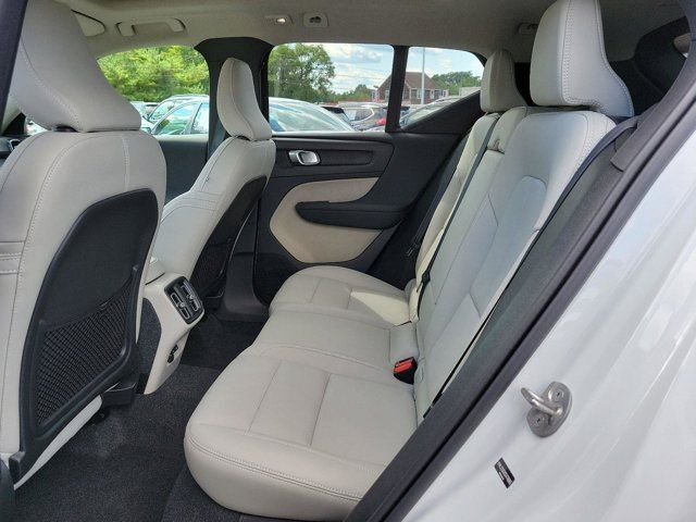 2025 Volvo XC40 Plus Bright Theme
