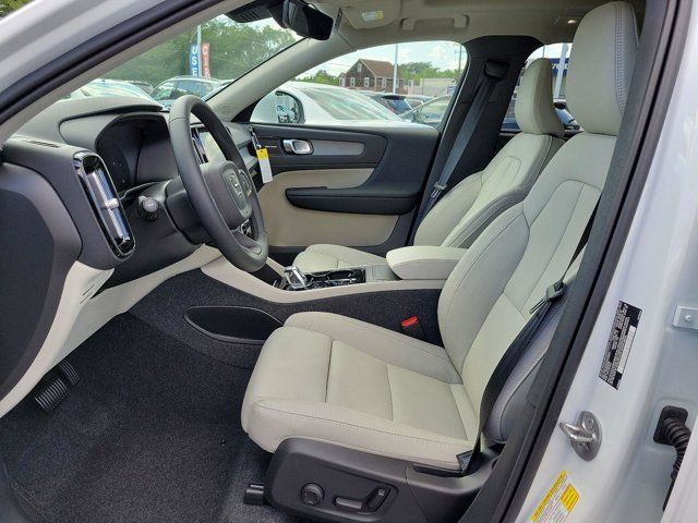 2025 Volvo XC40 Plus Bright Theme