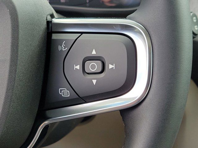 2025 Volvo XC40 Plus Bright Theme