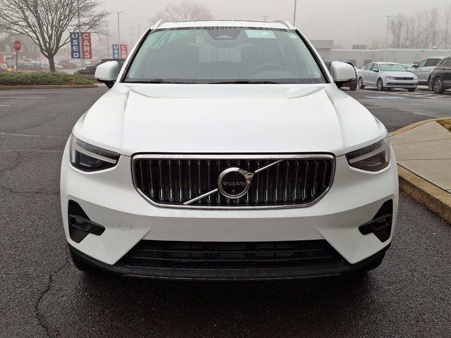 2025 Volvo XC40 Plus Bright Theme