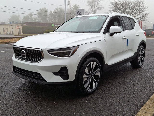 2025 Volvo XC40 Plus Bright Theme