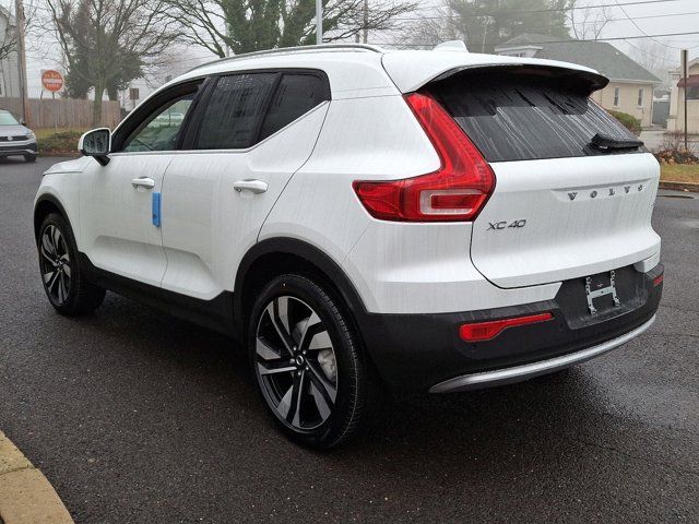 2025 Volvo XC40 Plus Bright Theme