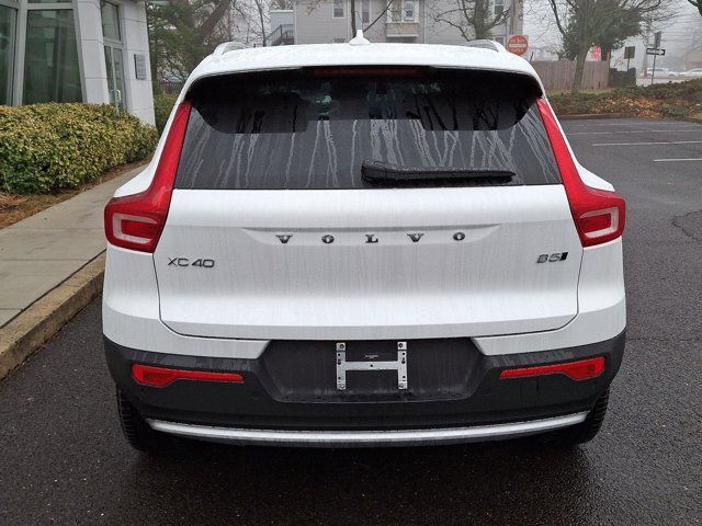 2025 Volvo XC40 Plus Bright Theme