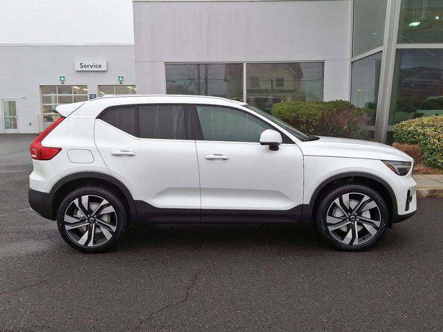 2025 Volvo XC40 Plus Bright Theme