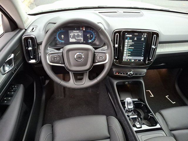 2025 Volvo XC40 Plus Bright Theme