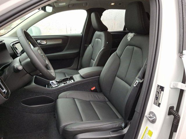 2025 Volvo XC40 Plus Bright Theme