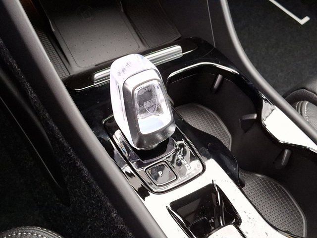 2025 Volvo XC40 Plus Bright Theme