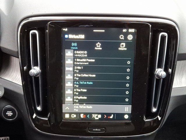 2025 Volvo XC40 Plus Bright Theme