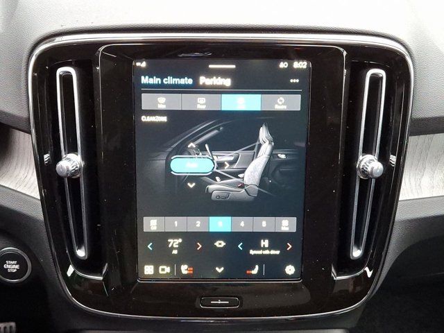 2025 Volvo XC40 Plus Bright Theme