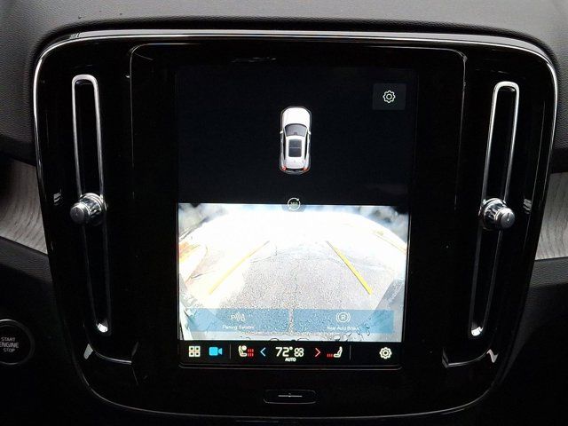 2025 Volvo XC40 Plus Bright Theme