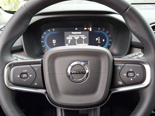2025 Volvo XC40 Plus Bright Theme
