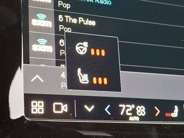 2025 Volvo XC40 Plus Bright Theme