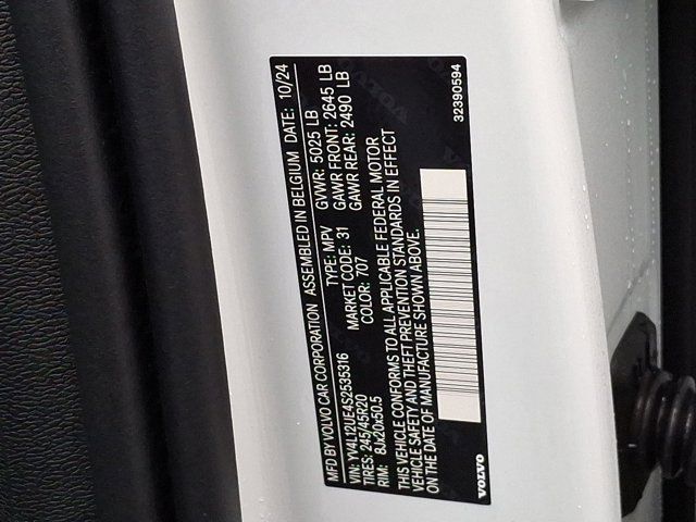 2025 Volvo XC40 Plus Bright Theme