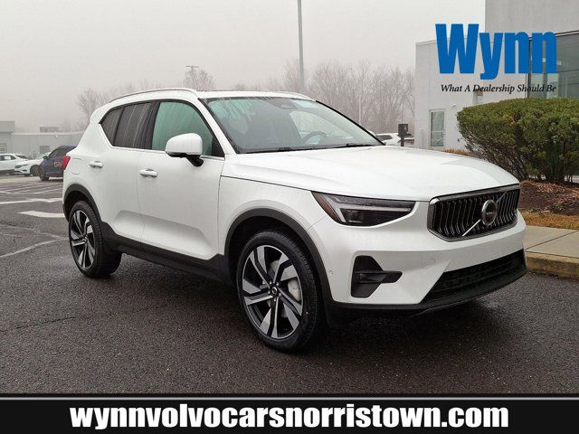 2025 Volvo XC40 Plus Bright Theme
