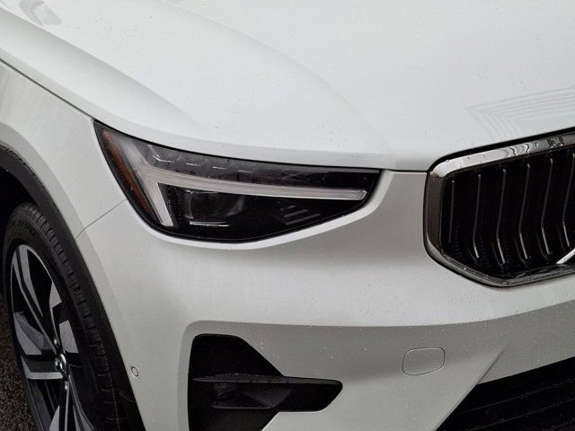 2025 Volvo XC40 Plus Bright Theme