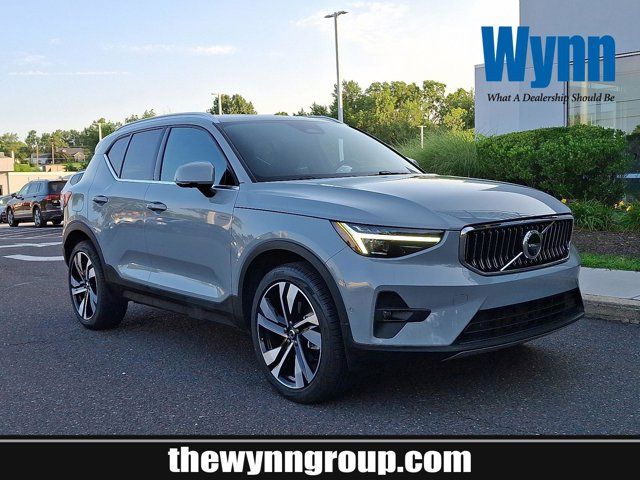2025 Volvo XC40 Plus Bright Theme