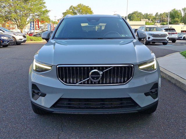 2025 Volvo XC40 Plus Bright Theme
