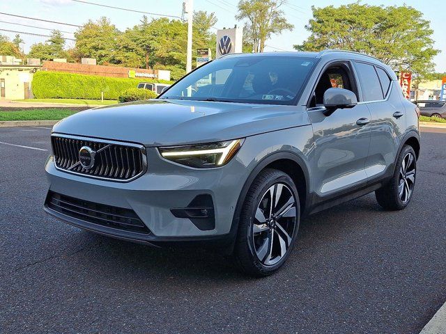2025 Volvo XC40 Plus Bright Theme