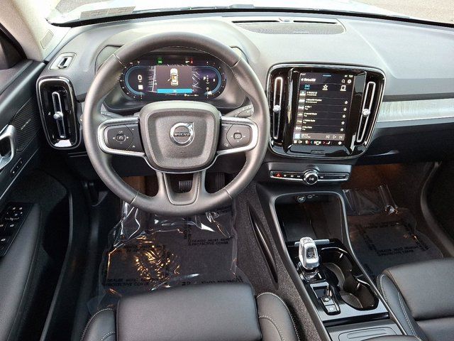 2025 Volvo XC40 Plus Bright Theme