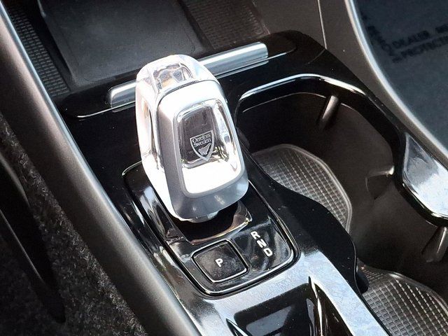2025 Volvo XC40 Plus Bright Theme