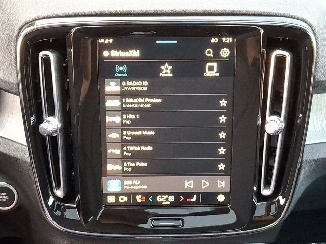 2025 Volvo XC40 Plus Bright Theme