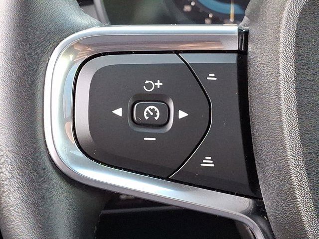 2025 Volvo XC40 Plus Bright Theme