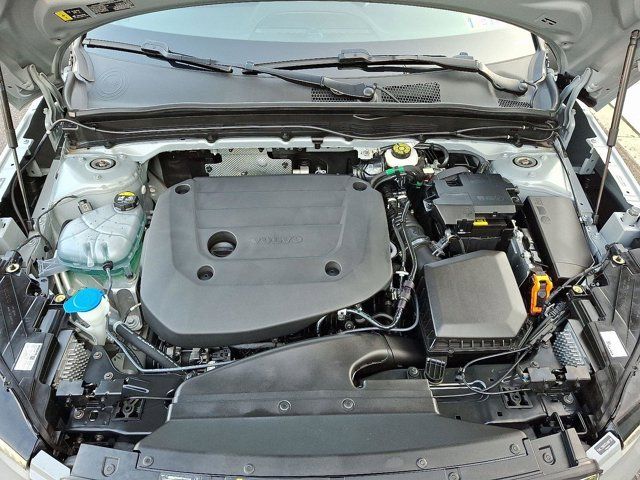 2025 Volvo XC40 Plus Bright Theme