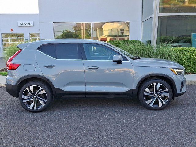 2025 Volvo XC40 Plus Bright Theme