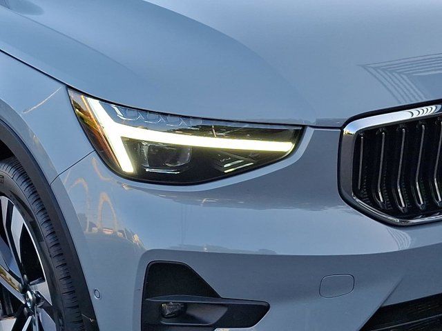 2025 Volvo XC40 Plus Bright Theme