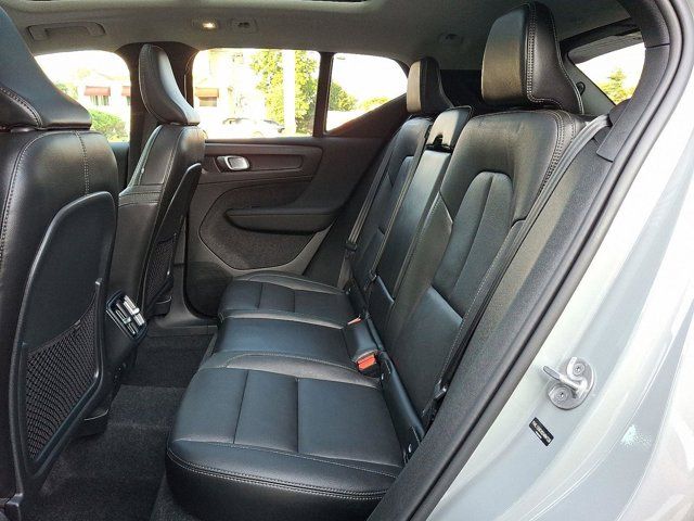 2025 Volvo XC40 Plus Bright Theme