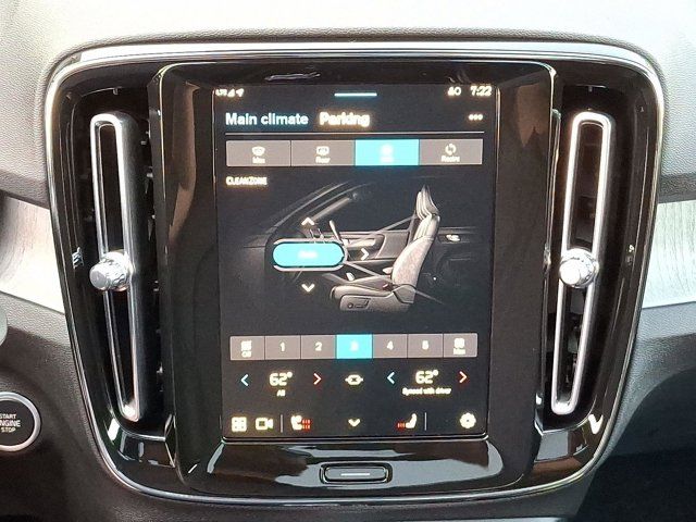 2025 Volvo XC40 Plus Bright Theme