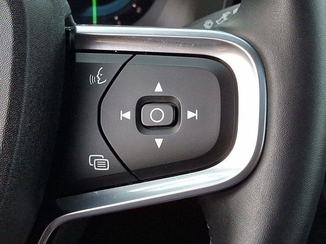 2025 Volvo XC40 Plus Bright Theme