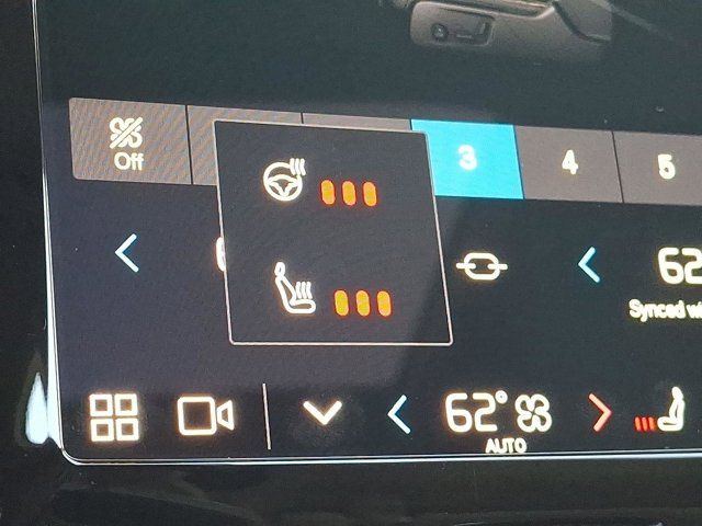 2025 Volvo XC40 Plus Bright Theme