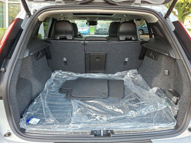 2025 Volvo XC40 Plus Bright Theme