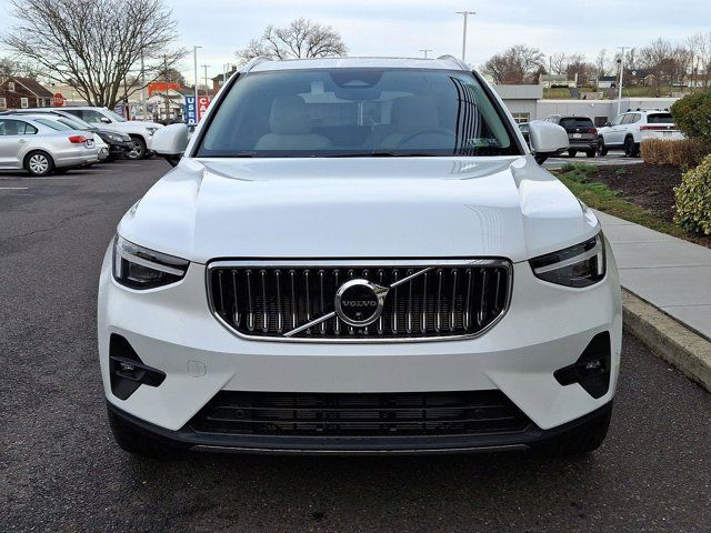 2025 Volvo XC40 Ultra Bright Theme