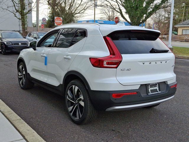 2025 Volvo XC40 Ultra Bright Theme