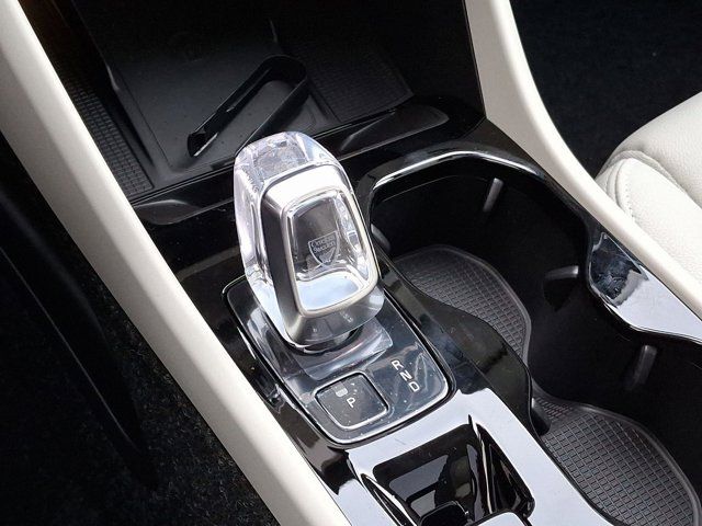 2025 Volvo XC40 Ultra Bright Theme