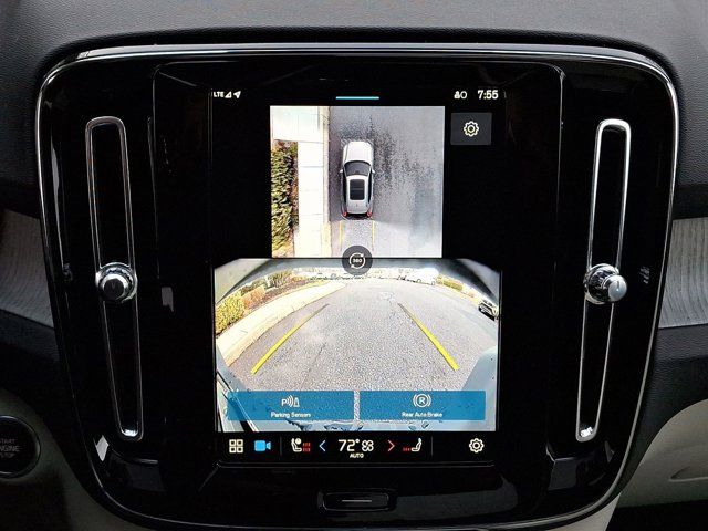 2025 Volvo XC40 Ultra Bright Theme