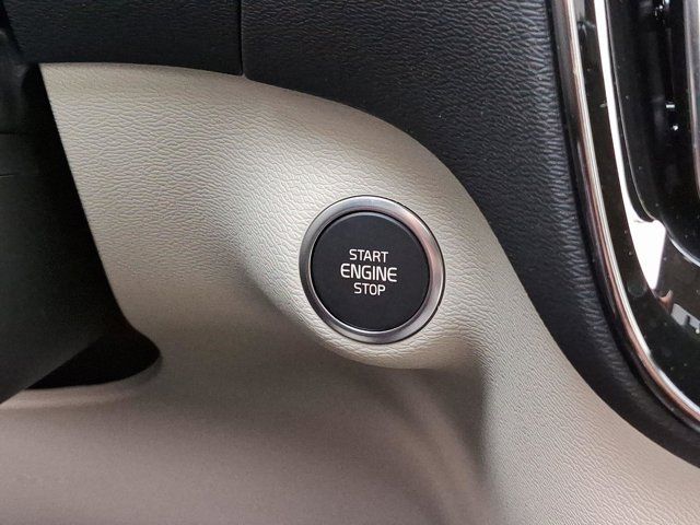 2025 Volvo XC40 Ultra Bright Theme
