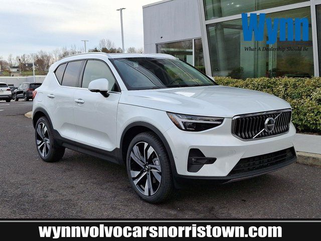 2025 Volvo XC40 Ultra Bright Theme